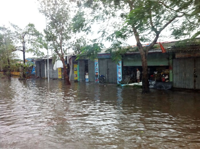 Bão Sơn Tinh đã tan nhưng các vùng ven biển Hải Phòng - Quảng Ninh vẫn bị ngập lụt cục bộ.